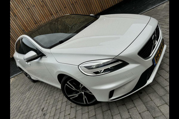 Volvo V40 2.0 T4 R-Design Automaat | Panoramadak | Volleer | LED verlichting | Achteruitrijcamera | Parkeersensoren voor en achter | Desig