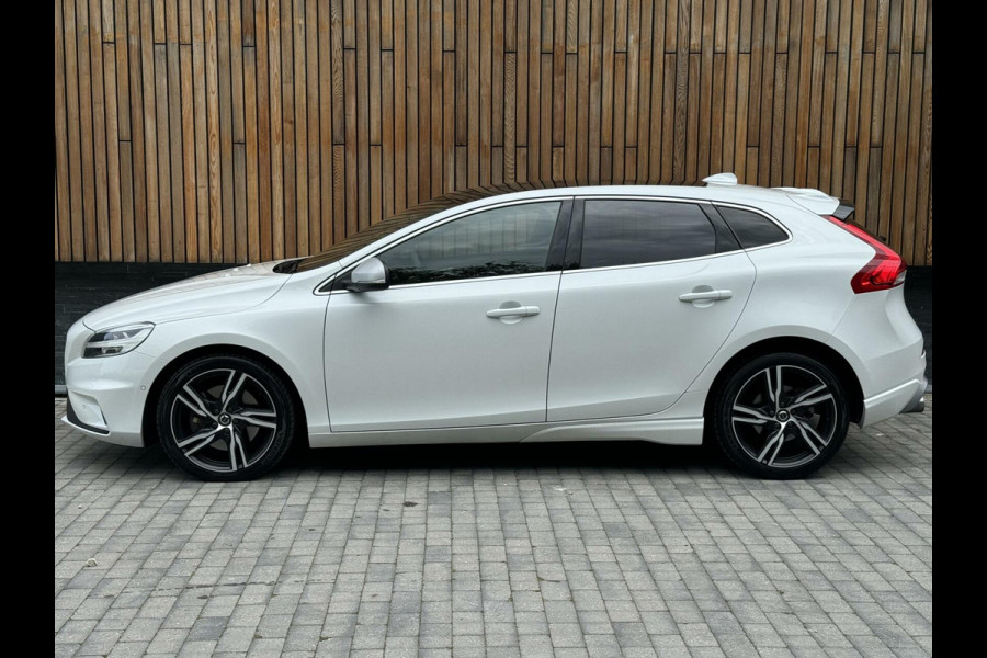 Volvo V40 2.0 T4 R-Design Automaat | Panoramadak | Volleer | LED verlichting | Achteruitrijcamera | Parkeersensoren voor en achter | Desig