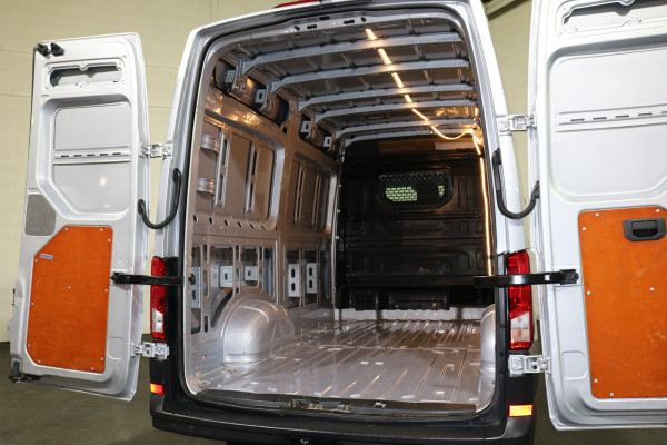 Volkswagen Crafter 2.0 TDI 140pk L3 H3 Automaat Airco Navigatie Trekhaak