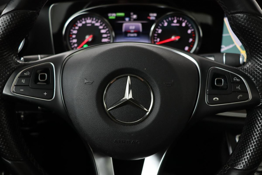 Mercedes-Benz E-Klasse 350e Avantgarde | Panoramadak | Adaptive cruise | Luchtvering | Carplay | Trekhaak | 360 camera | Stoelverwarming | Navigatie | Park Assist | Sfeerverlichting