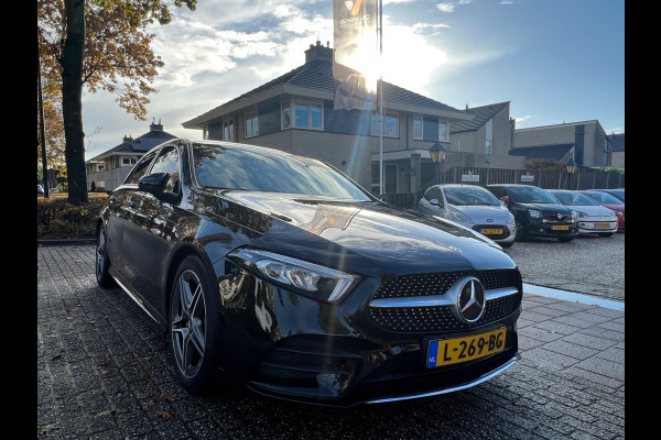 Mercedes-Benz A-Klasse 200 Premium Plus AMG voll opties !!