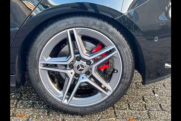 Mercedes-Benz A-Klasse 200 Premium Plus AMG voll opties !!