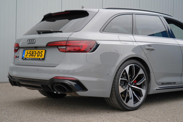 Audi RS4 Avant 2.9 TFSI Quattro / RS Dynamic pack / RS Sportuitlaat / RS Design pack / Panoramadak / B&O / Dealer onderhouden!