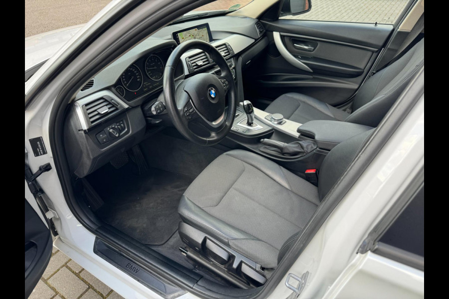 BMW 3 Serie 320i LCI Touring 184PK AUT LED Pano Groot Navi Trekhaak