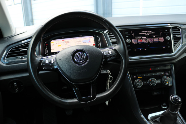 Volkswagen T-Roc 1.5 TSI Sport Xenon Led Virtual cockpit Navi T-haak 150pk!!