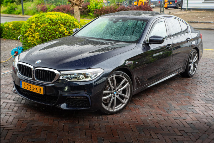 BMW 5 Serie 520d xDrive High Executive M Pakket Schuifdak HUD 360° camera 20"LM Zonneschermen