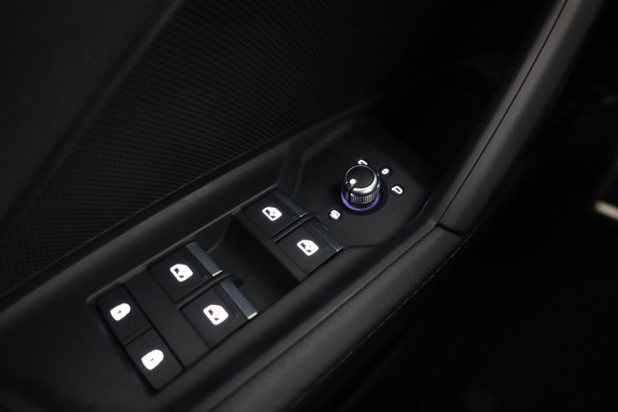 Audi A3 Sportback 35 TFSI S-Line 150 pk S-Tronic | Verlengde garantie | Navigatie | Panoramadak | Parkeersensoren (Park assist) | LED koplampen | S-Line |