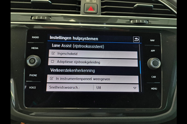 Volkswagen Tiguan 1.5 TSI ACT Highline Business R Navigatie,19LMV,Automaat, Elect. Trekhaak, VCP el.achterklep. 2 jaar garantie mogelijk* (vraag naar de voorwaarden)