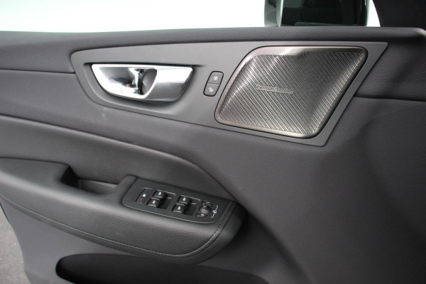 Volvo XC60 2.0 B4 197pk Momentum Pro | Navigatie | Lederen Bekleding | Harman kardon AudioPro | DAB | Climate Control | Camera | Stoelverwarming | Electrisch bedienbare achterklep