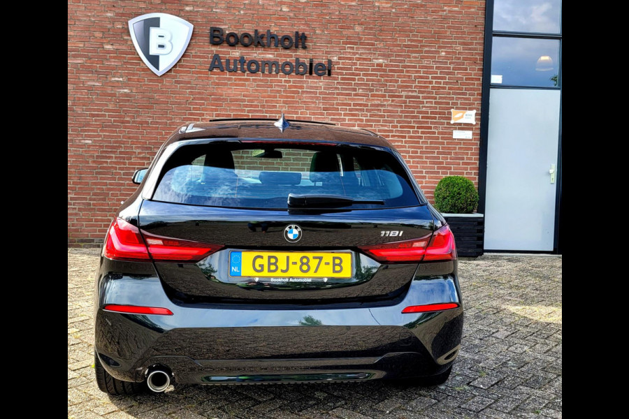 BMW 1-serie 118i Panorama, Leder, Trekhaak, High Executive