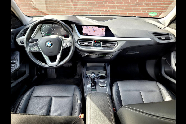 BMW 1-serie 118i Panorama, Leder, Trekhaak, High Executive