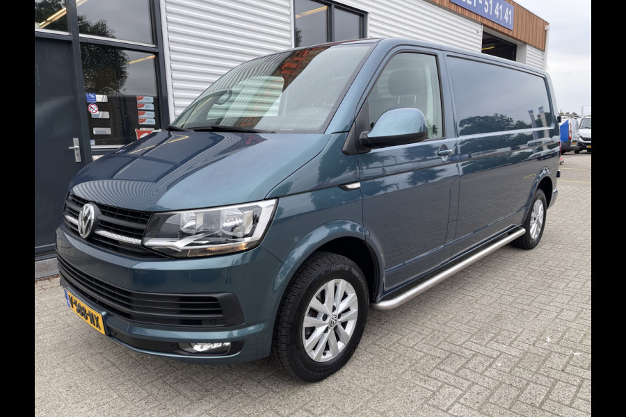 Volkswagen Transporter 2.0 TDI 150pk DSG automaat L2H1 Highline / vaste prijs rijklaar € 22.950 ex btw / lease vanaf € 410 / airco / cruise / navi / camera / trekhaak 2500 kg / pdc voor en achter !