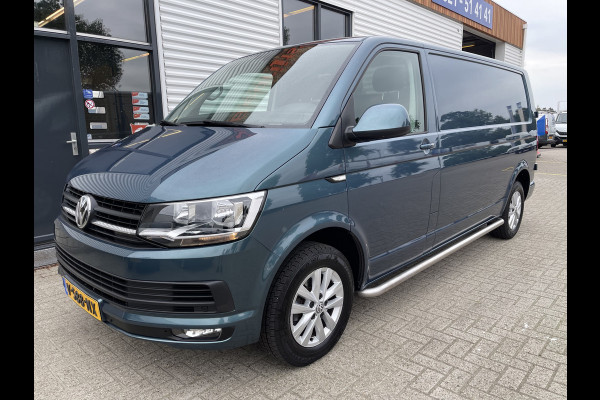 Volkswagen Transporter 2.0 TDI 150pk DSG automaat L2H1 Highline / vaste prijs rijklaar € 22.950 ex btw / lease vanaf € 410 / airco / cruise / navi / camera / trekhaak 2500 kg / pdc voor en achter !