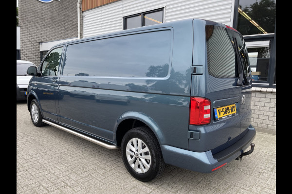 Volkswagen Transporter 2.0 TDI 150pk DSG automaat L2H1 Highline / vaste prijs rijklaar € 22.950 ex btw / lease vanaf € 410 / airco / cruise / navi / camera / trekhaak 2500 kg / pdc voor en achter !