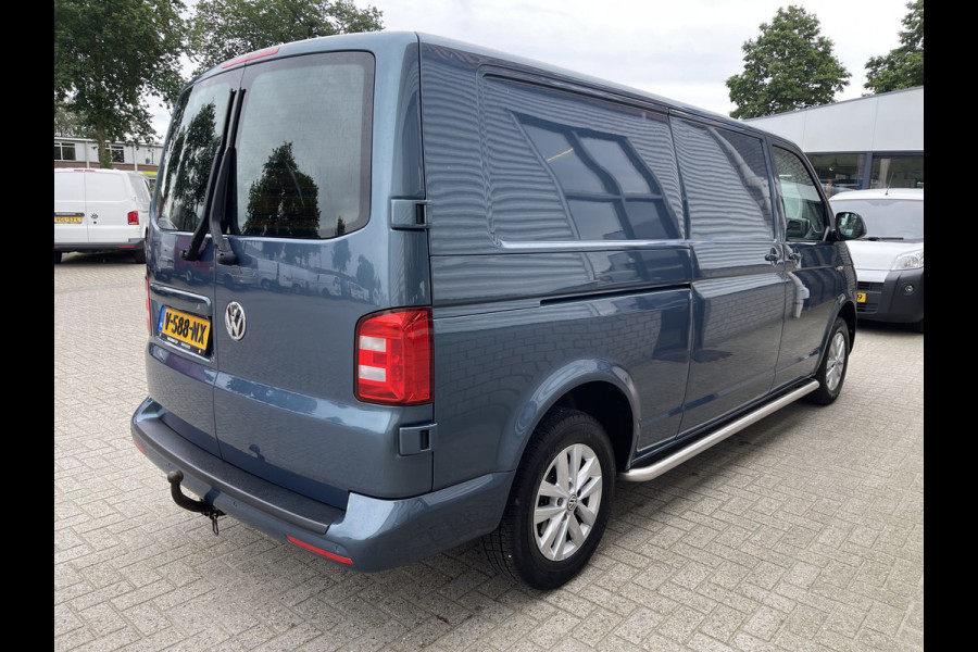 Volkswagen Transporter 2.0 TDI 150pk DSG automaat L2H1 Highline / vaste prijs rijklaar € 22.950 ex btw / lease vanaf € 410 / airco / cruise / navi / camera / trekhaak 2500 kg / pdc voor en achter !