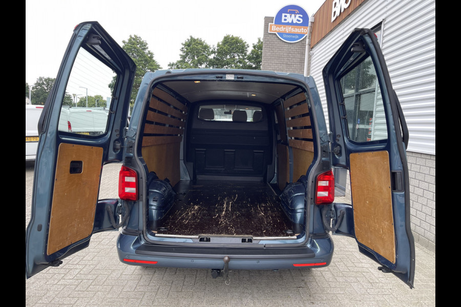 Volkswagen Transporter 2.0 TDI 150pk DSG automaat L2H1 Highline / vaste prijs rijklaar € 22.950 ex btw / lease vanaf € 410 / airco / cruise / navi / camera / trekhaak 2500 kg / pdc voor en achter !