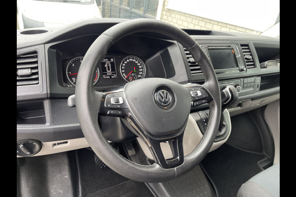 Volkswagen Transporter 2.0 TDI 150pk DSG automaat L2H1 Highline / vaste prijs rijklaar € 22.950 ex btw / lease vanaf € 410 / airco / cruise / navi / camera / trekhaak 2500 kg / pdc voor en achter !