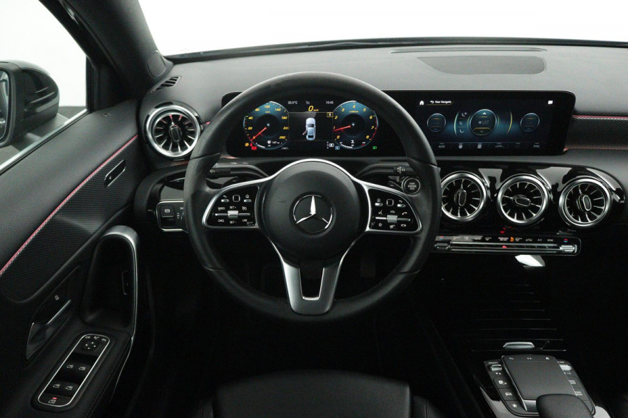 Mercedes-Benz A-Klasse 180 Business Solution Luxury Automaat (SFEERVERLICHTING, STOELVERWARMING, CAMERA, LEDER, 1e EIGENAAR)