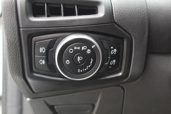 Ford FOCUS Wagon 1.0 125 pk EcoBoost Titanium Climate control , Navigatie , Cruise control , Trekhaak Parkeersensoren achter , LM velgen