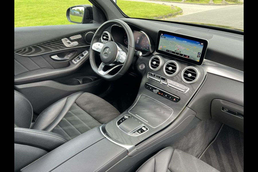Mercedes-Benz GLC 300e 4MATIC 9G-Tronic AMG Panoramadak|Camera 360°|Keyless-Go|Sfeerverlichting|Digitaal cockpit|Elektr. verst. stoelen|Night Pakk