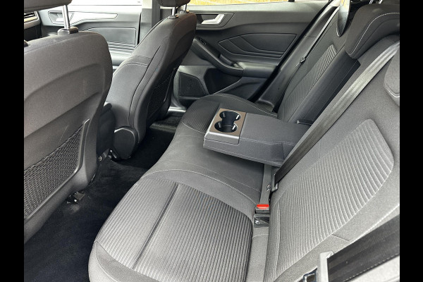 Ford Focus 1.0 EcoBoost 125pk MHEV Titanium | Navigatie | Apple Carplay/Android Auto | Parkeersensoren | Camera | Cruise Control | Blind Spot Assist | Stoel- en stuurverwarming | Getinte ramen | Climate Control
