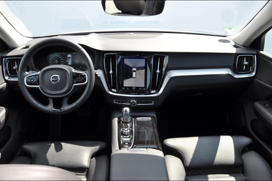 Volvo V60 T8 390PK Automaat Recharge AWD Inscription Elektrische achterklep/ BLIS/ Adaptieve cruise control/ 360 Camera/ Adaptieve koplampen/ Lederen bekleding/ Keyless entry/ Apple carplay/ Drive mode/ Stuurwiel en stoelverwarming/ Standkachel/ Pilot assist/ Panoramadak