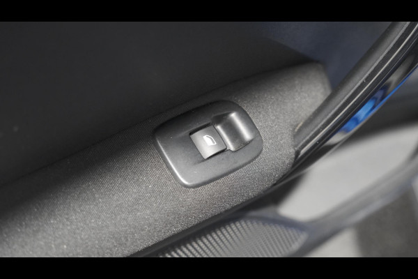 Peugeot 2008 PureTech 110 Signature | Navigatie | Parkeersensoren | Apple Carplay | Airco