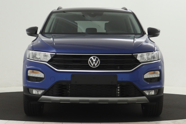 Volkswagen T-Roc 1.0 TSI Style Parkeersensoren , navigatie, 17 inch wielen