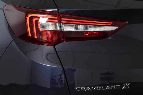 Opel Grandland X 1.2 Turbo 130 PK Innovation | Cruise | Stoel-+ Stuurverw. + Ventilatie | Achterbankverw. | Camera | PDC | NAV + App. Connect | Auto. Airco | Afn. Trekhaak | LM 18"|