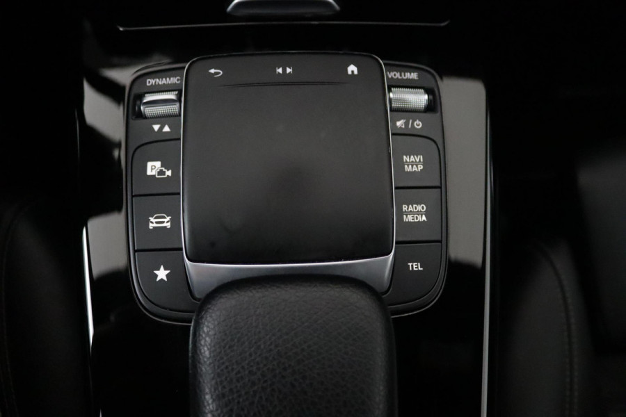 Mercedes-Benz CLA-Klasse 200 Business Solution Luxury Sport Automaat (CAMERA, NAVIGATIE, PDC, NL-AUTO, GOED ONDERHOUDEN)