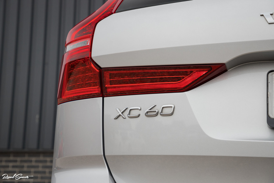 Volvo XC60 2.0 T4 Inscription | Adaptieve cruise | Zwenkbare trekhaak | Camera | Lane assist |