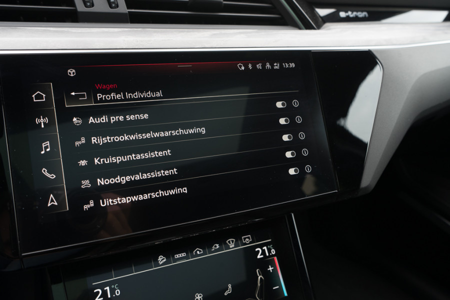 Audi e-tron 55 Quattro / Incl. BTW/ Luchtvering/ Standkachel/ Bang & Olufsen Sound System/ Panoramadak/ 300kW (408PK)