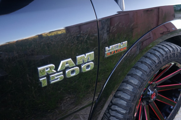 Dodge Ram 1500 5.7 V8 HEMI LARAMIE