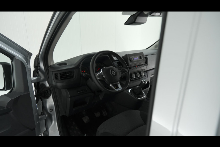 Renault Trafic 2.0 dCi 130 T30 L2H1 Comfort | Trekhaak | Parkeersensoren | Laadruimte Betimmering | Airco | Bluetooth Radio