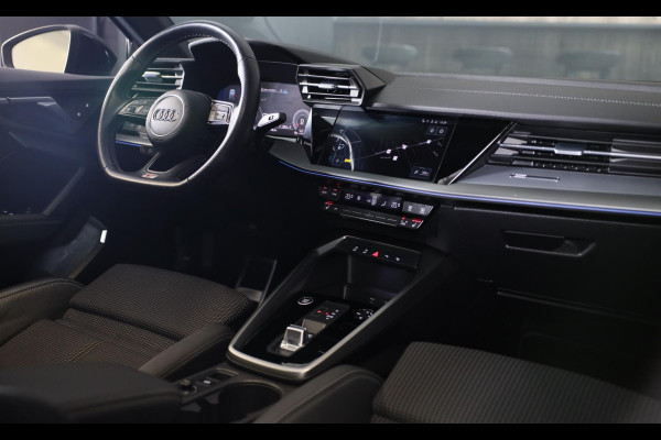 Audi A3 Sportback 35 TFSI S Line / 150 PK / AUT / B & O / Virtual Cockpit / Open Panoramadak / Navi / ACC / Ecc / Led / Pdc / 18 I