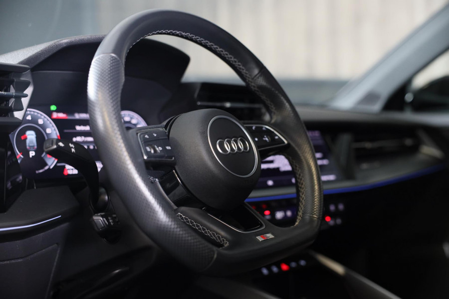 Audi A3 Sportback 35 TFSI S Line / 150 PK / AUT / B & O / Virtual Cockpit / Open Panoramadak / Navi / ACC / Ecc / Led / Pdc / 18 I