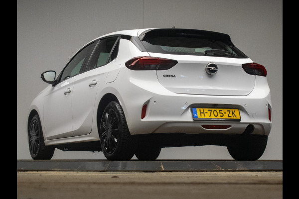Opel Corsa 1.2 Edition Sport (APPLE CARPLAY,NAVI,3D VIEW,CAMERA,SPORTSTOELEN,BLACK/WHITE,GETINT,NETTESTAAT,PDC)