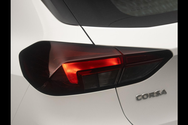 Opel Corsa 1.2 Edition Sport (APPLE CARPLAY,NAVI,3D VIEW,CAMERA,SPORTSTOELEN,BLACK/WHITE,GETINT,NETTESTAAT,PDC)