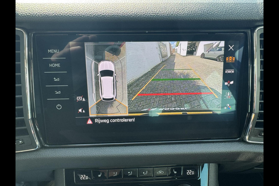 Škoda Kodiaq 1.5 TSI Business Edition Plus Panoramadak Climate Navigatie ParkAssist Achteruirijcamera