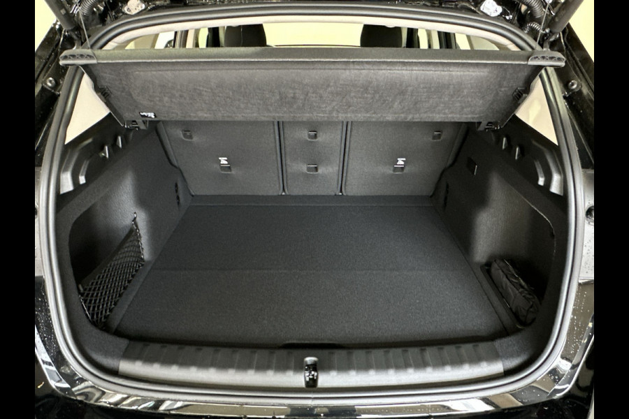 BMW iX1 xDrive30 Launch Edition | Comfort Pack Harman Kardon | Premium Pack | 18" LMV | LED | € 485,- per maand | 6.000 km GRATIS laden*