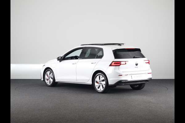 Volkswagen Golf 1.4 eHybrid GTE 245 pk Automaat (DSG) | Verlengde garantie | Navigatie | Panoramadak | Elektr. trekhaak | Parkeersensoren (Park assist) | Achteruitrijcamera |