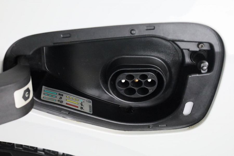Volkswagen Golf 1.4 eHybrid GTE 245 pk Automaat (DSG) | Verlengde garantie | Navigatie | Panoramadak | Elektr. trekhaak | Parkeersensoren (Park assist) | Achteruitrijcamera |