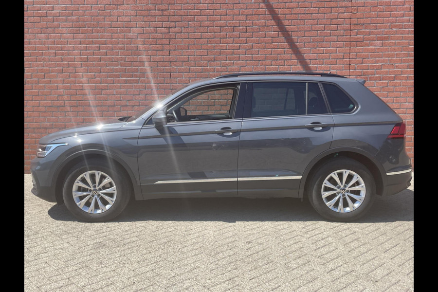 Volkswagen Tiguan 1.5 TSI DSG 150pk Life | Navigatie | Apple Carplay/Android Auto | Parkeersensoren | Adaptive cruise Control | Wegklapbare Trekhaak | Stoel- en stuurverwarming | Ledverlichting | Getinte ramen | Climate Control