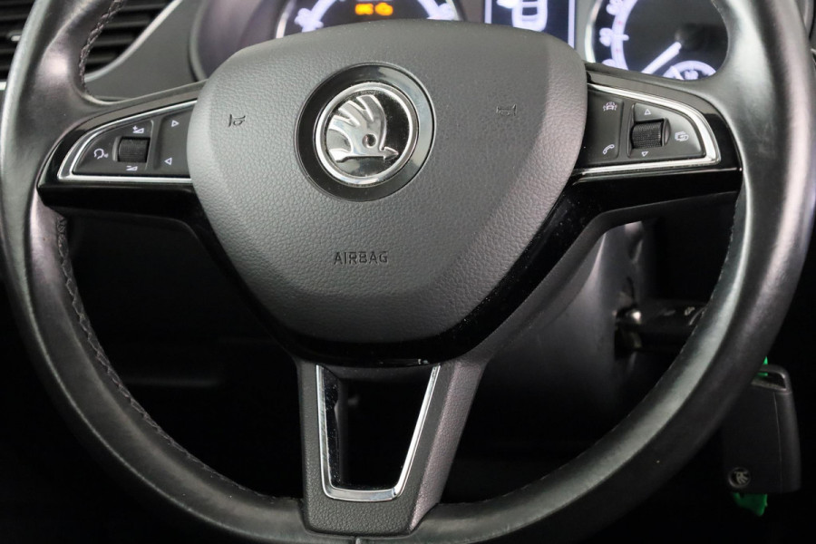 Škoda Octavia 1.0 TSI Greentech Ambition Business 116pk | Navigatie | Parkeersensoren achter | Cruise controle | 16 inch lichtmetalen velgen