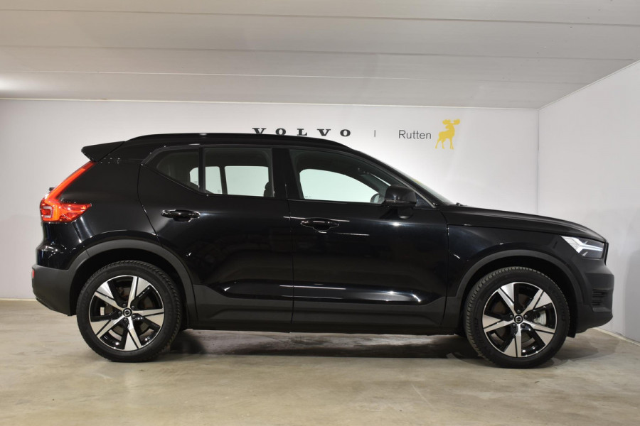 Volvo XC40 Recharge Plus 231PK / 70 KWh Batterij / Driver Assist / Nubuck Textiel bekleding / Climate pack / Trekhaak / Google Maps