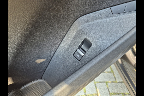 Audi e-tron e-tron 50 quattro Launch edition Black | Pano | Led | Trekhaak