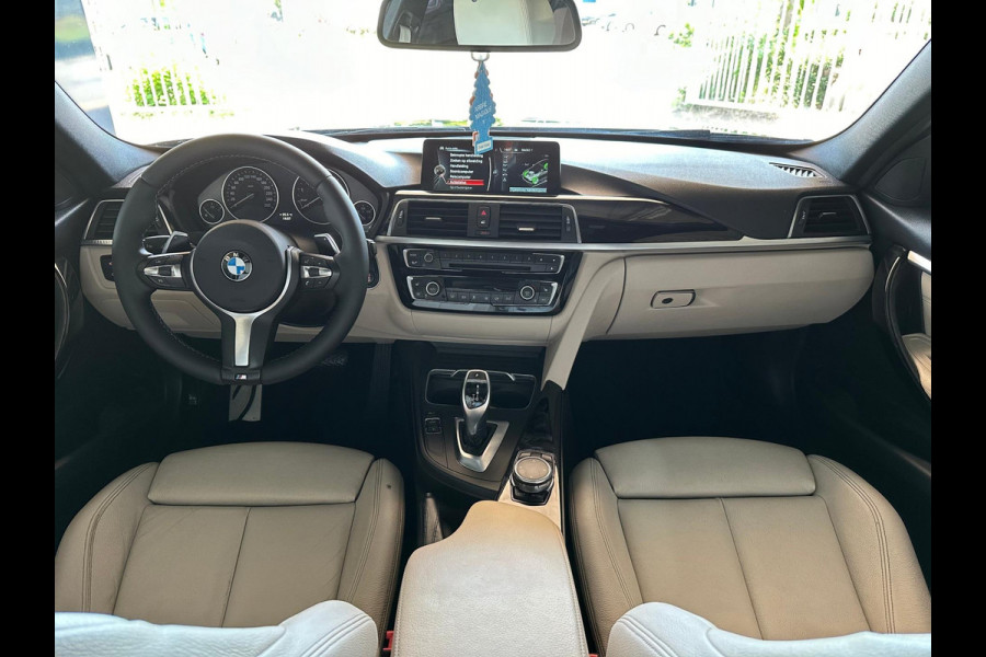 BMW 3-serie 320i M Sport | Dakraam | LED | Leder | 19" LMV