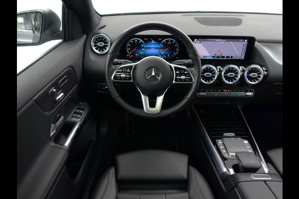 Mercedes-Benz GLA 200 AMG Solution Luxury Aut- Leer I Panodak I Sfeerverlichting I Memory Seats I Camera