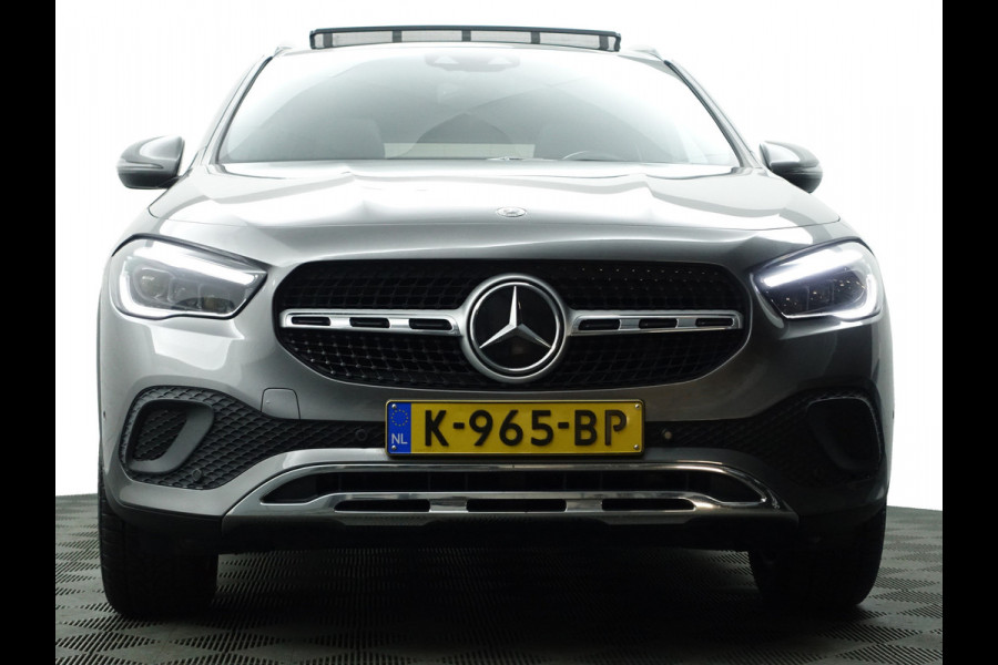 Mercedes-Benz GLA 200 AMG Solution Luxury Aut- Leer I Panodak I Sfeerverlichting I Memory Seats I Camera