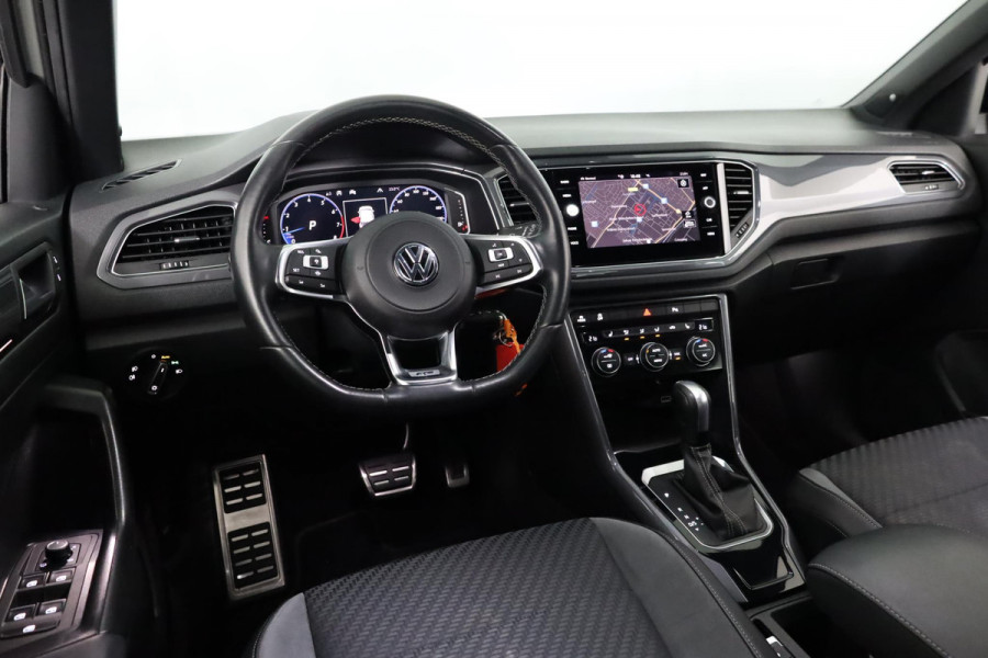 Volkswagen T-Roc 1.5 TSI Sport R-Line 150 pk Automaat (DSG) | Navigatie | Parkeersensoren | Achteruitrijcamera | Adaptieve cruise control | Stoelverwarming |